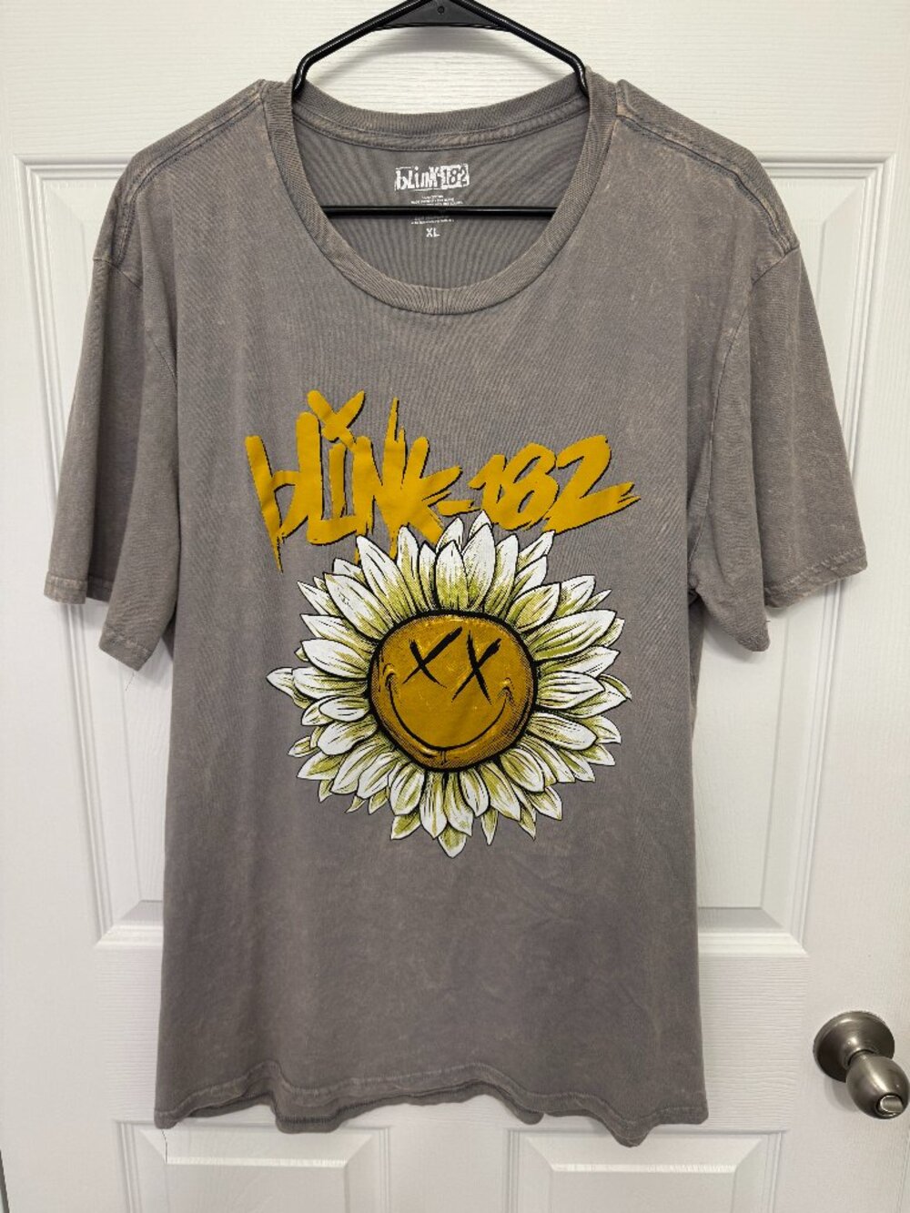 Blink 182 Punk Rock Band Happy Sunflower Acid Washed Gray T-Shirt XL